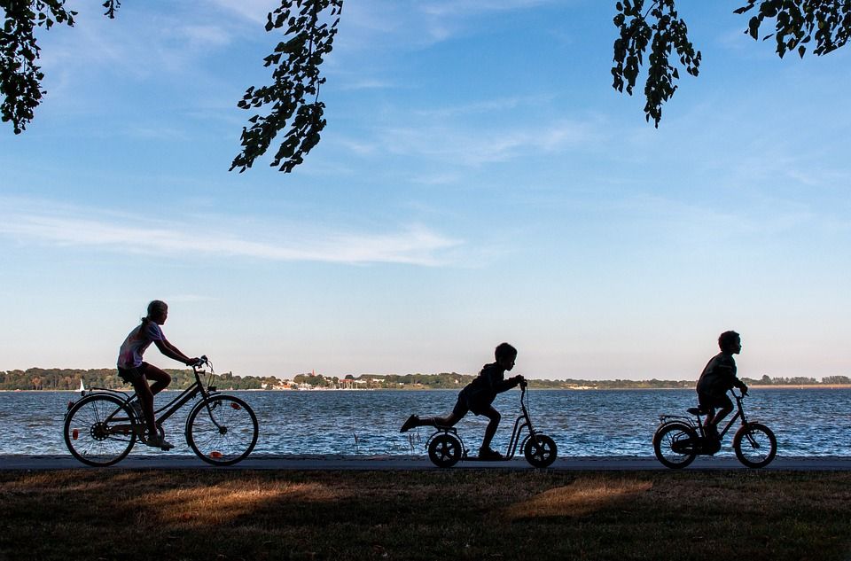 Co zabrać na letnią wycieczkę rowerową z dzieckiem?