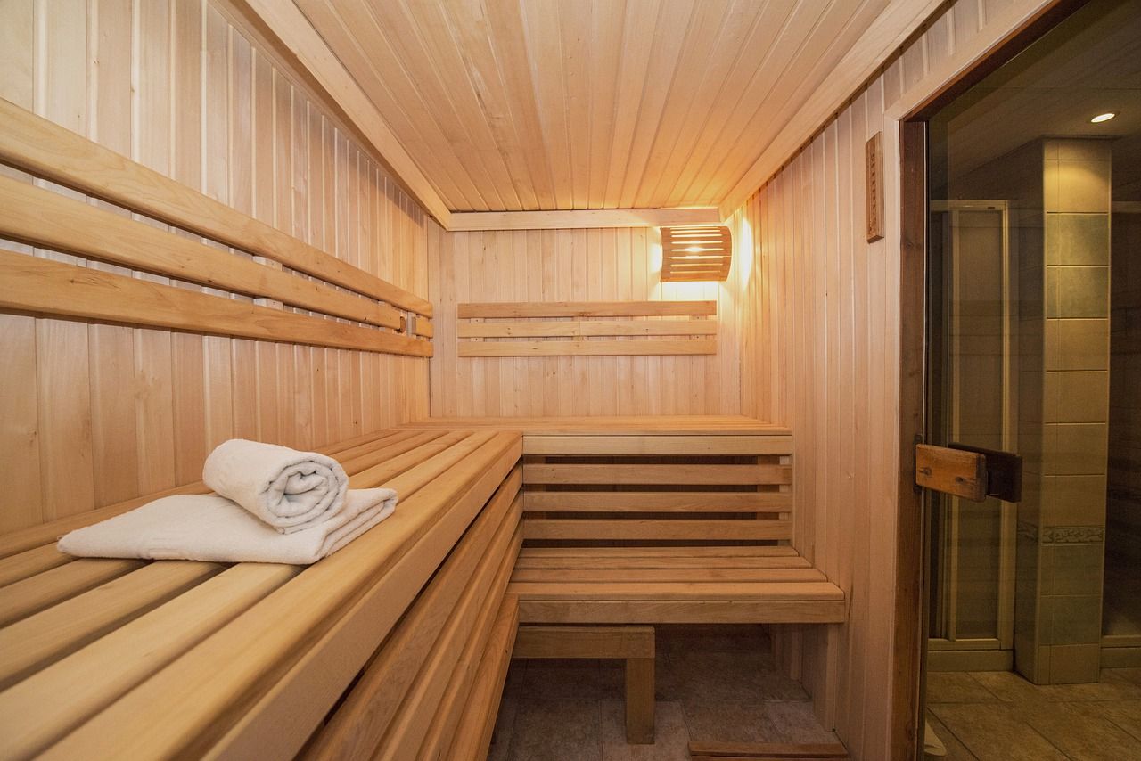 Jakie akcesoria są niezbędne dla pełnego relaksu w saunie?