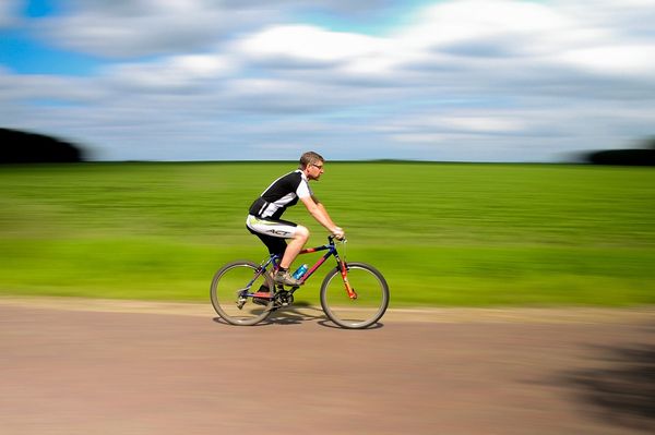 Trening na rowerze szosowym - jak zacząć i na co zwracać uwagę?